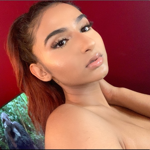 Meet your Posher, Megan - Picture 2 of 2